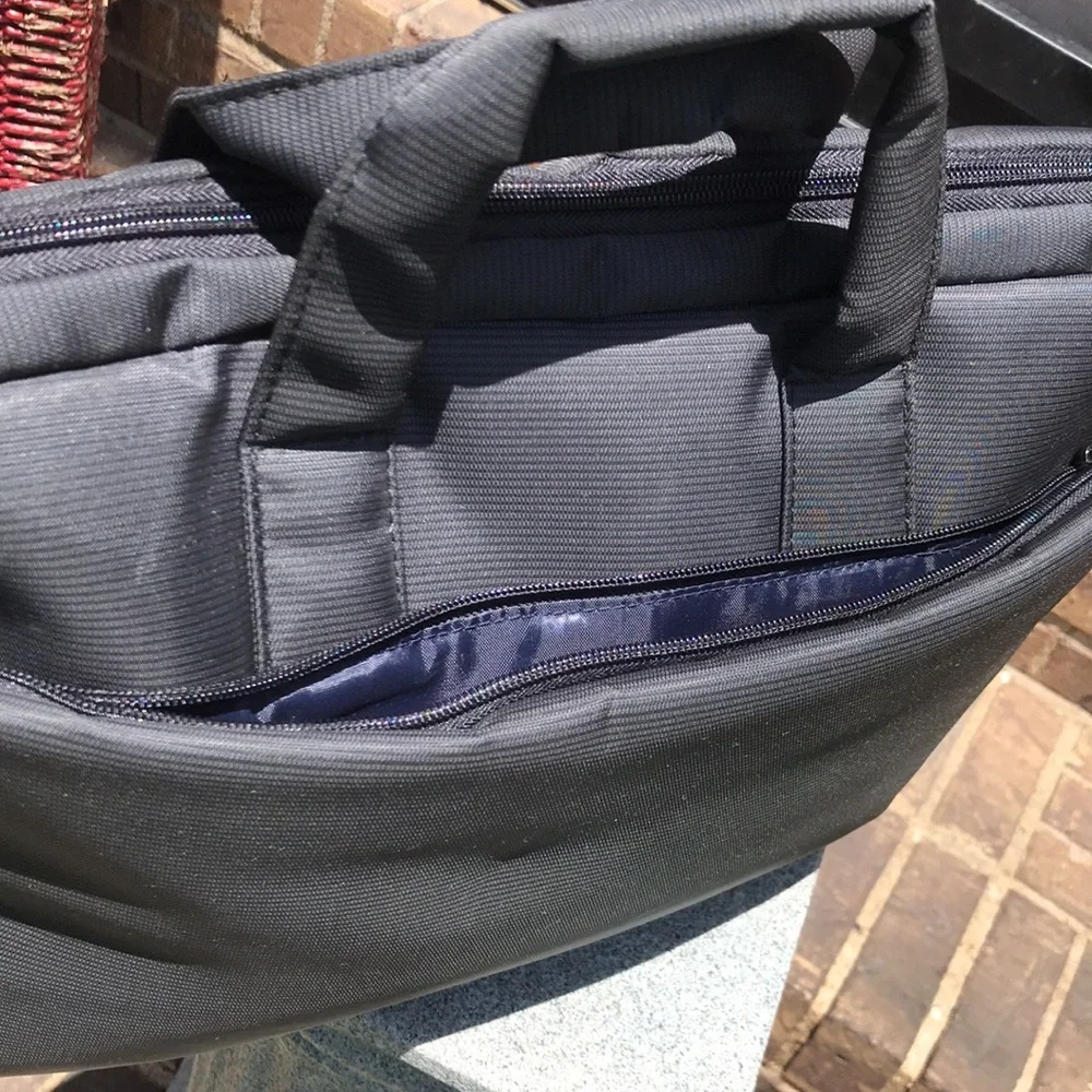 🚨B2G1 New RIVACASE Black 16' Laptop Bag with Shoulder Strap